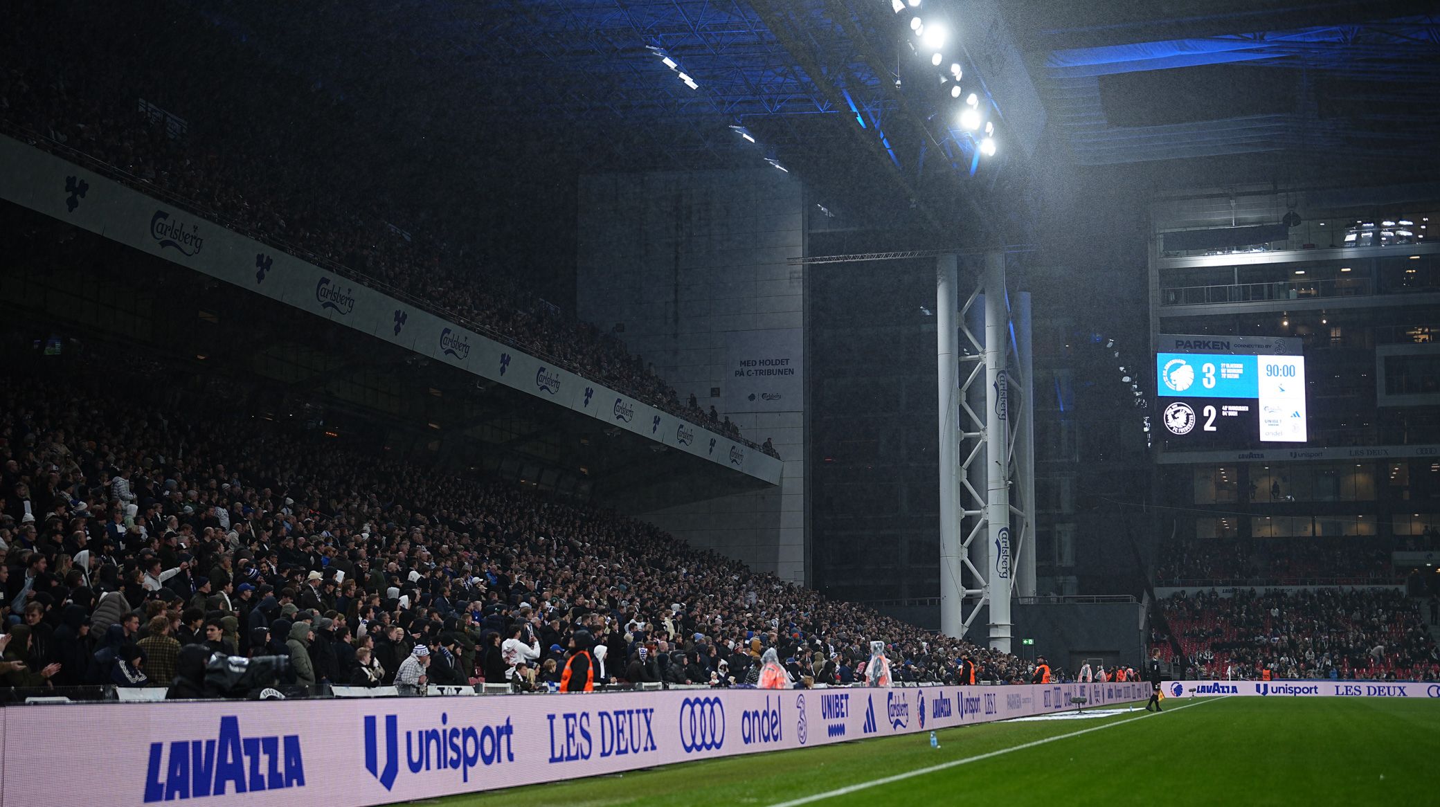 Nedre C-tribunen i Parken Nedre C-tribunen i Parken