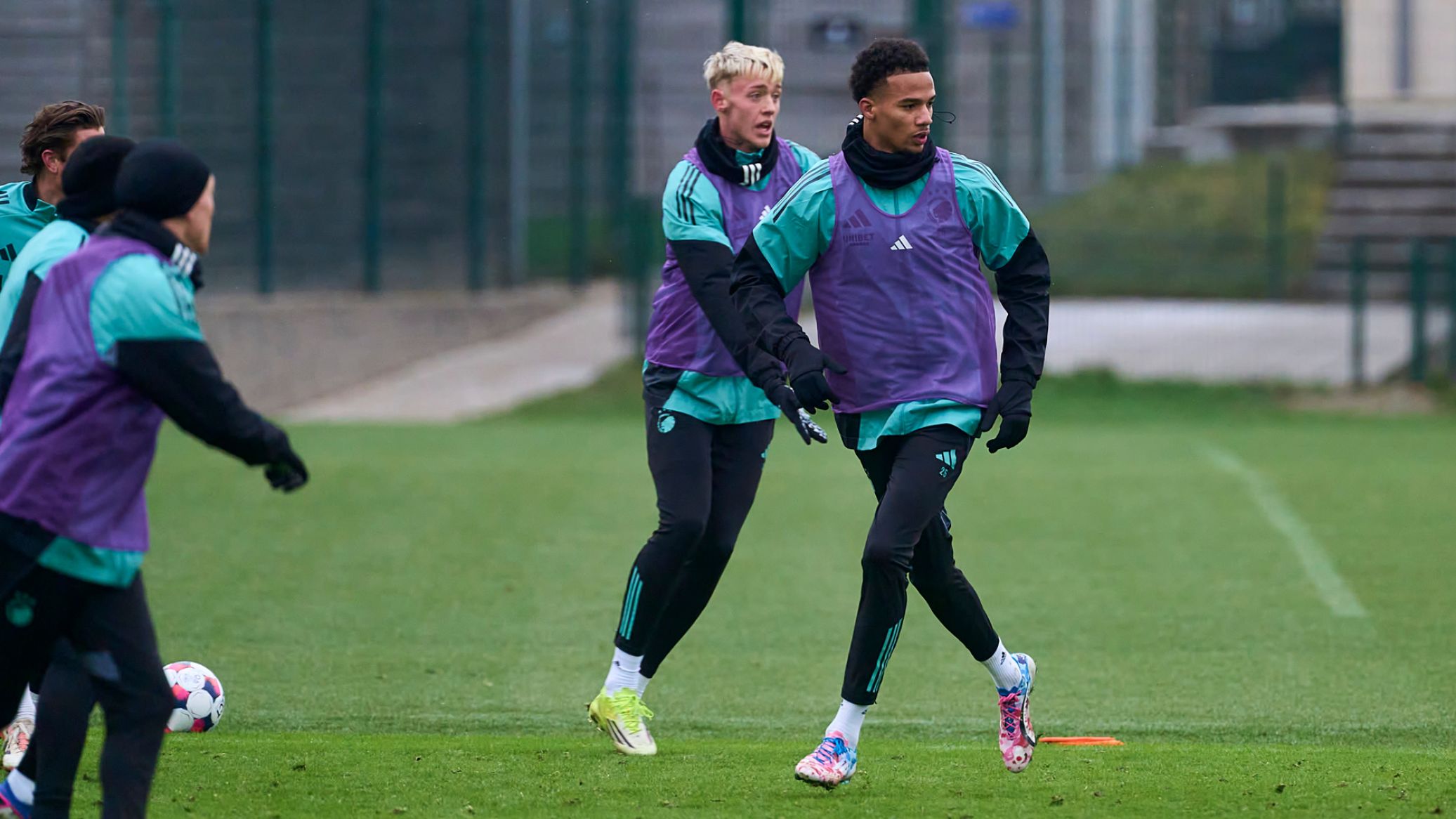 Viktor Dadason og Amir Richardson på træningsbanen