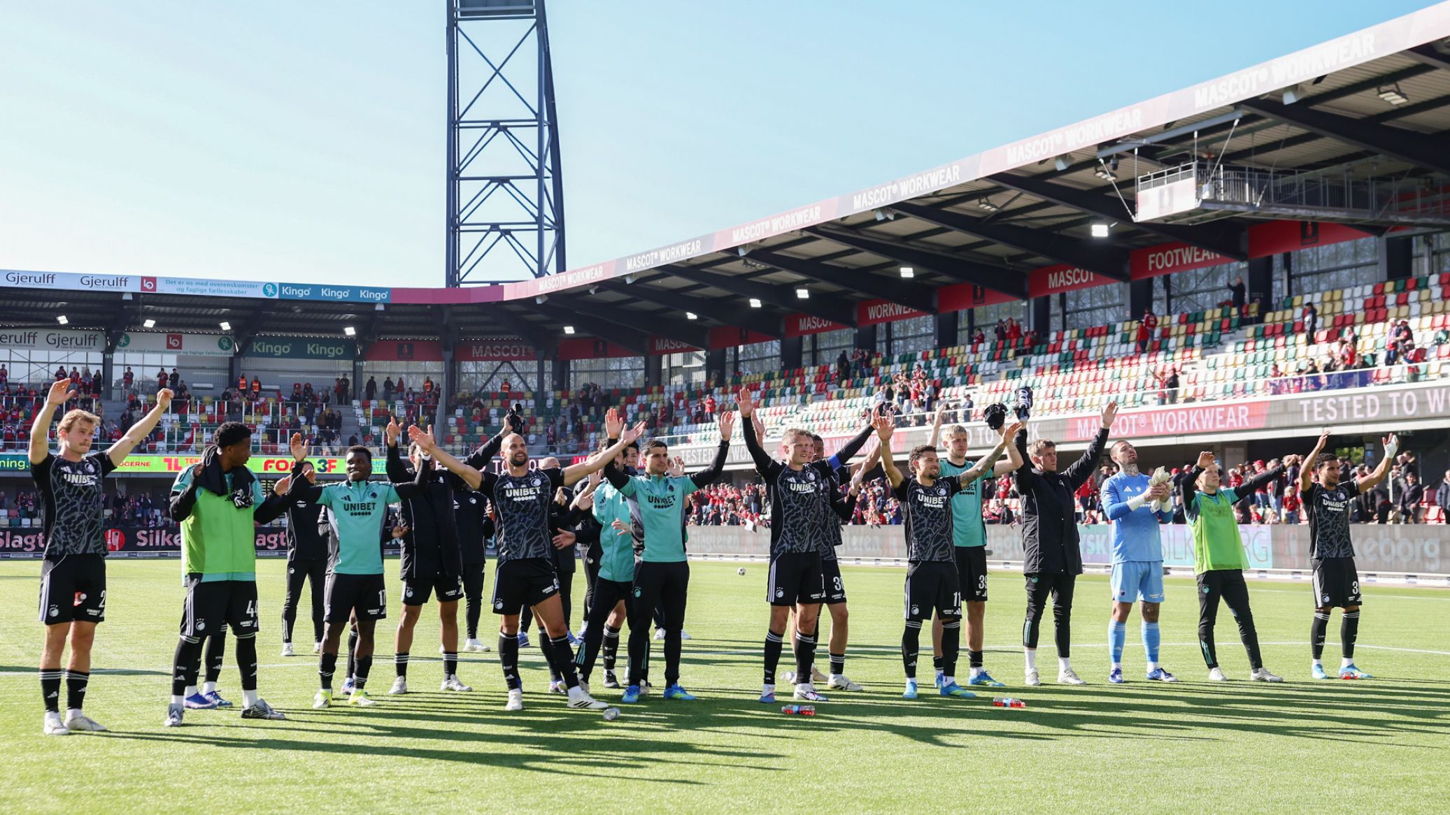 Spillerne takker fansene for opbakningen