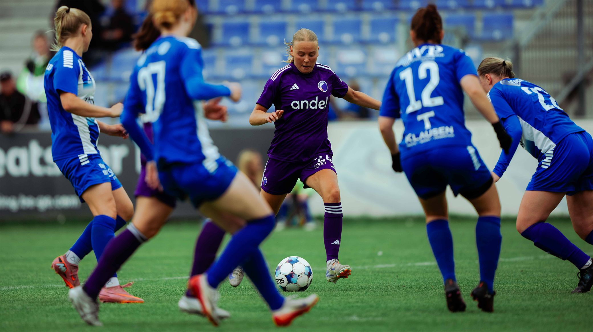 Emila Óskarsdóttir scorer til 1-0.