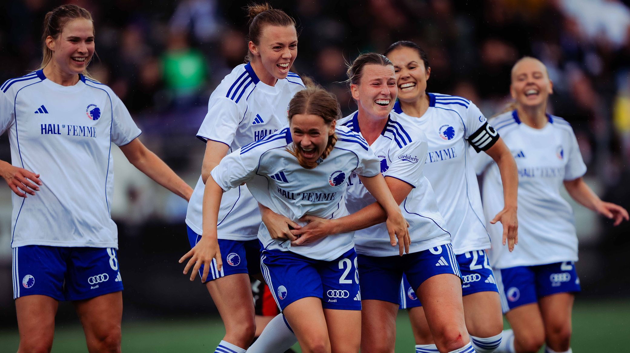 Frederikke Trolle jubler over målet mod FCM