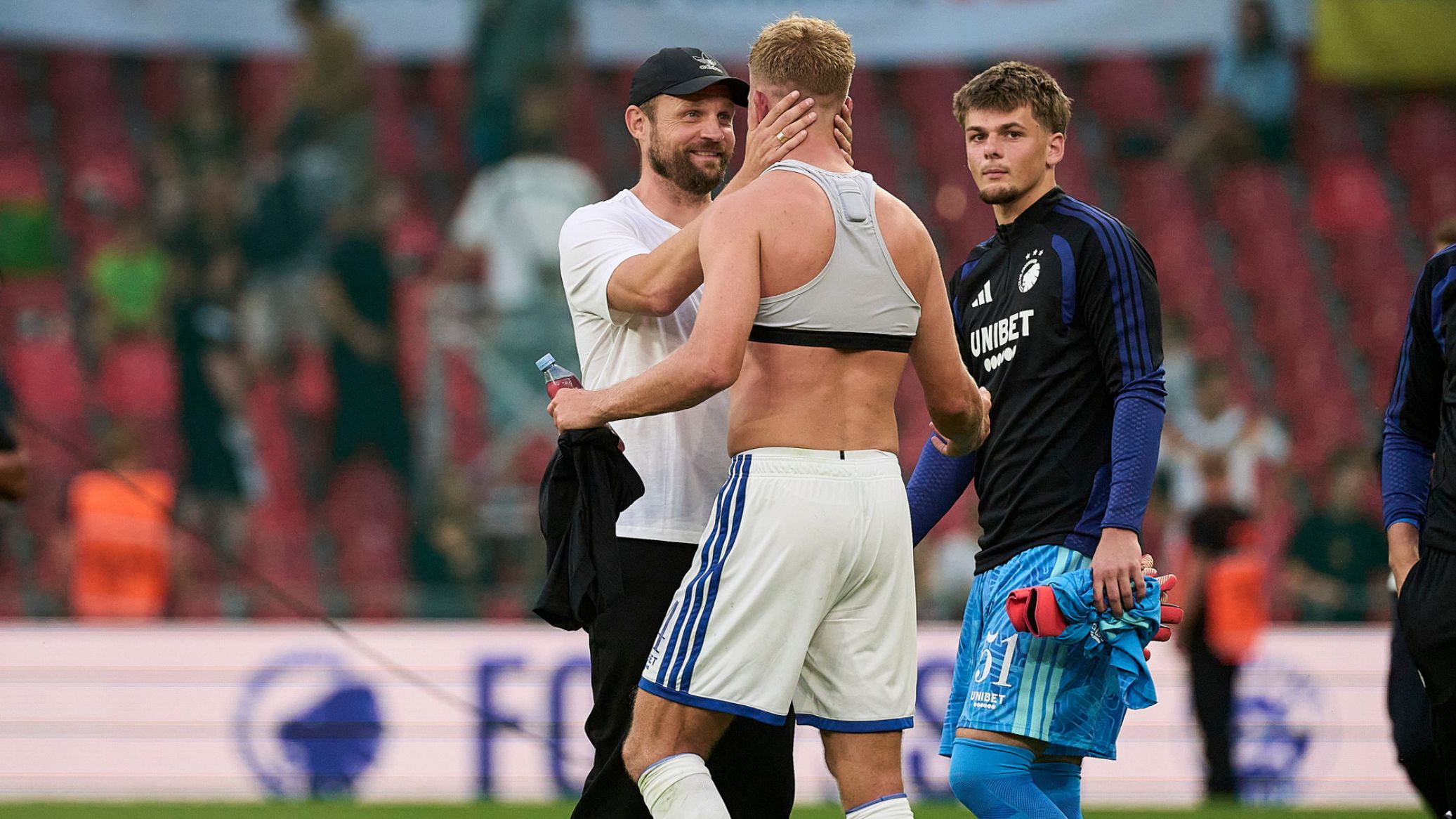Bo Svensson jubler med Andreas Cornelius
