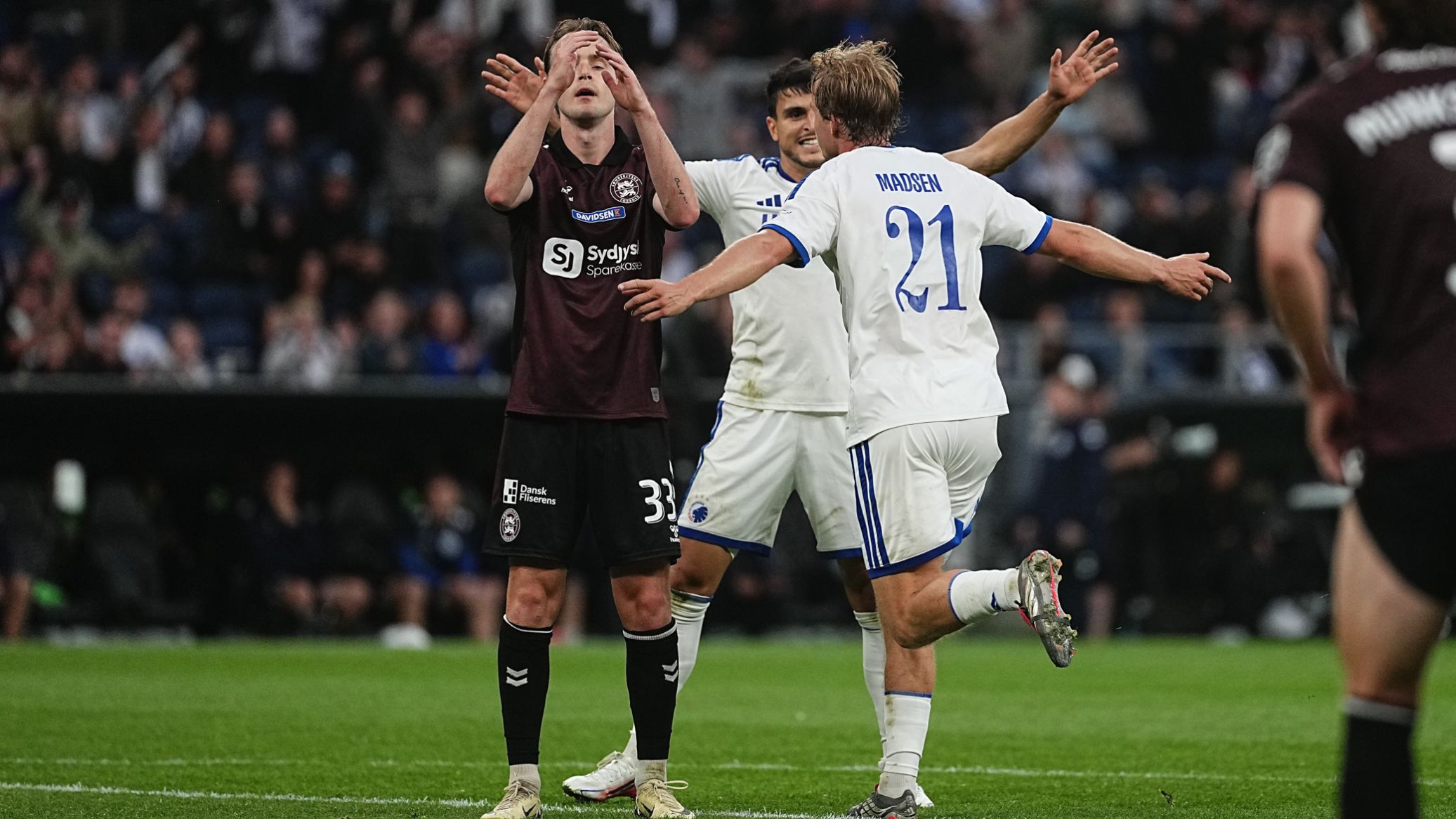 Mohamed Elyounoussi og Mads Emil Madsen