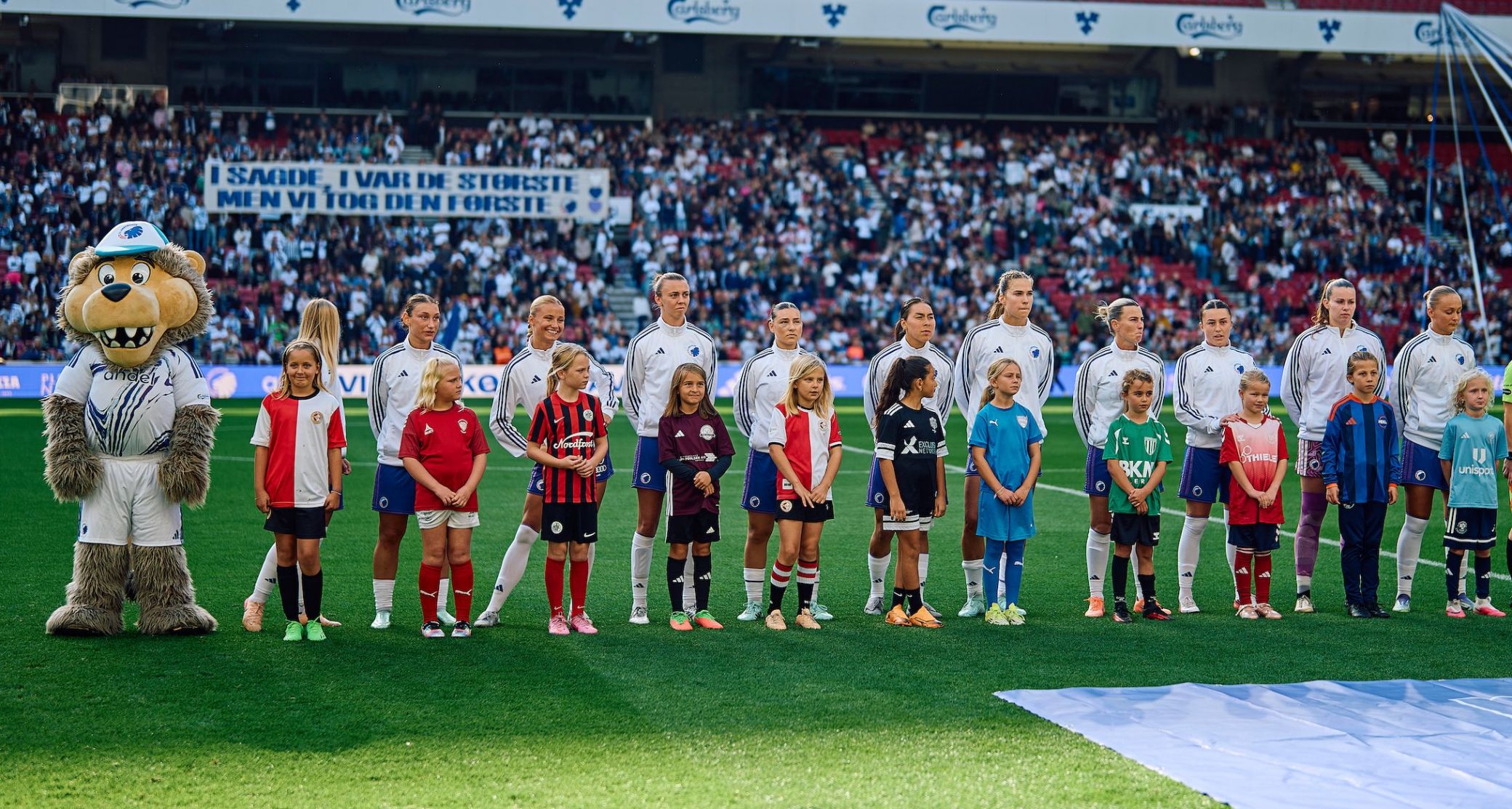Spillerne før kick off mod Brøndby