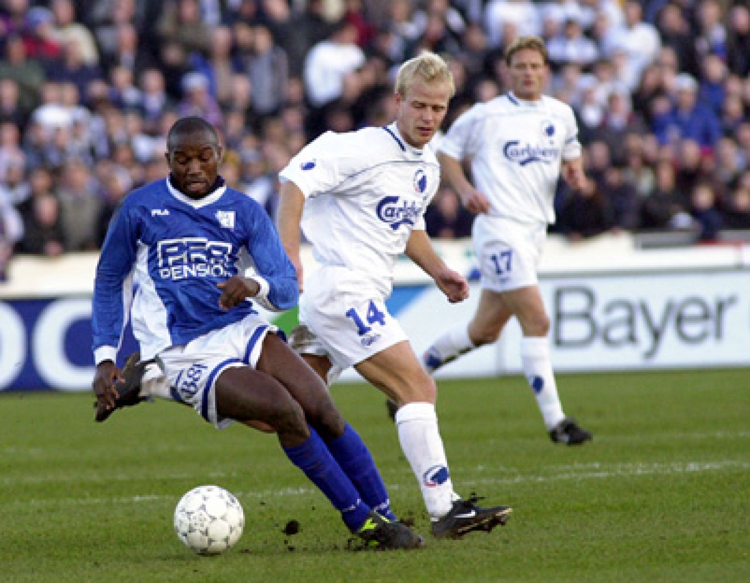Thorninger jagter bolden...