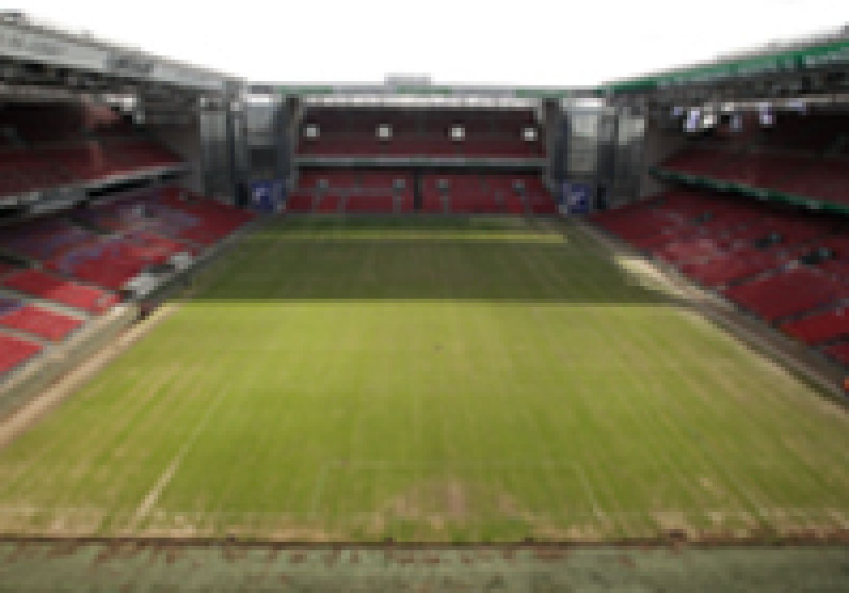Nyt græs i PARKEN til søndagens Superligakamp