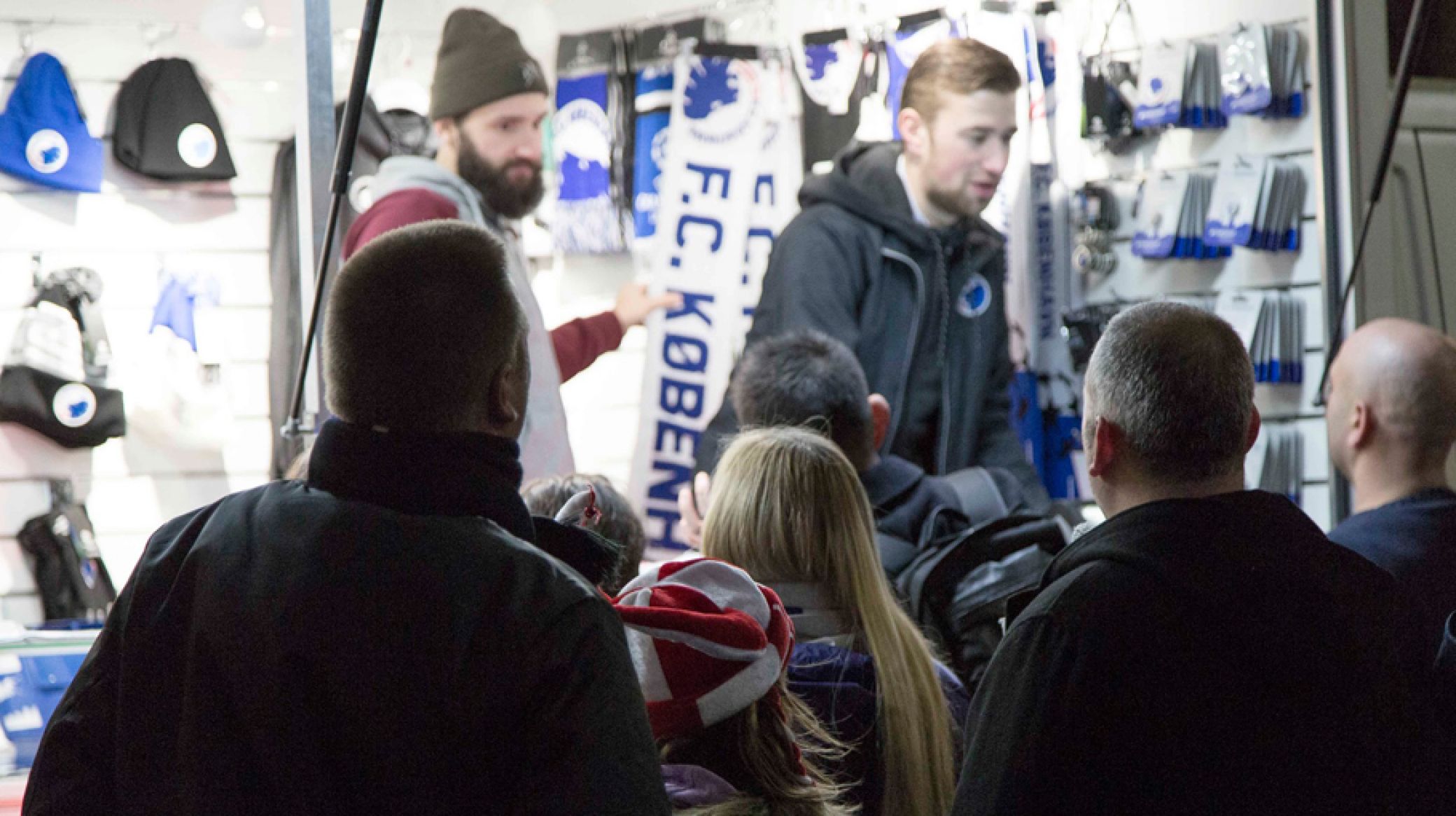 Fanshoppen kører til Lyngby - proppet med Guld