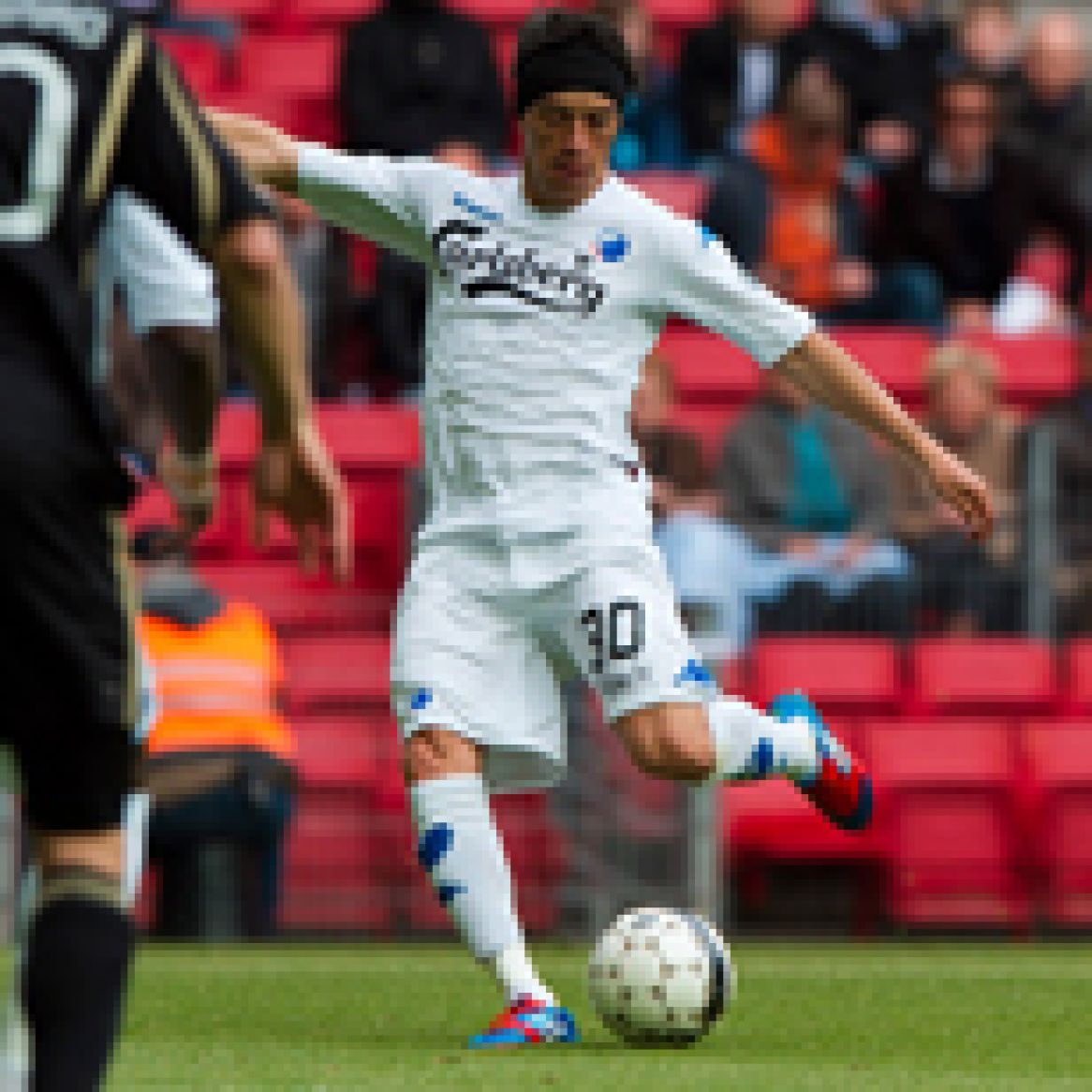 Bolaños brace secures 3-0 win