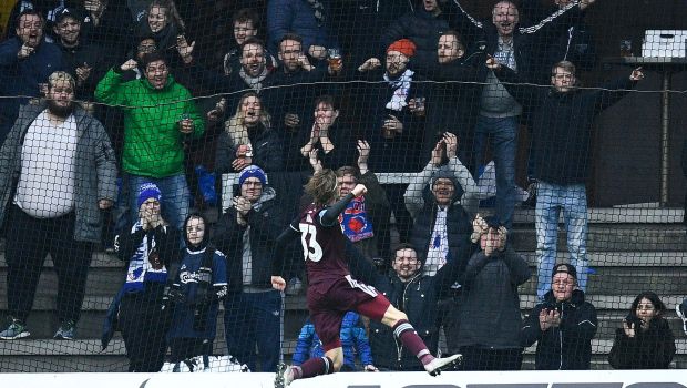 Falk jubler foran fansene
