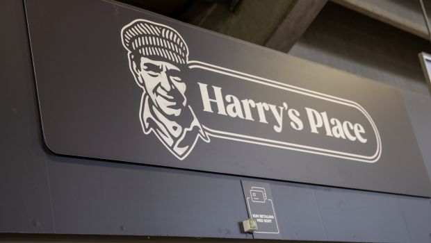 Harry's Place på C-tribunen