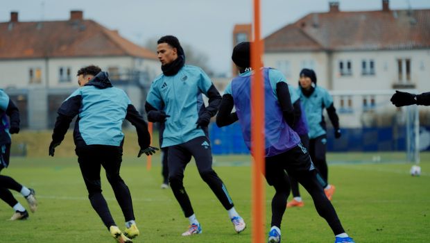 Amir Richardson træner på Nummer 10