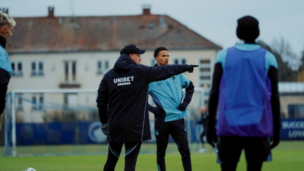 Amir Richardson træner på Nummer 10