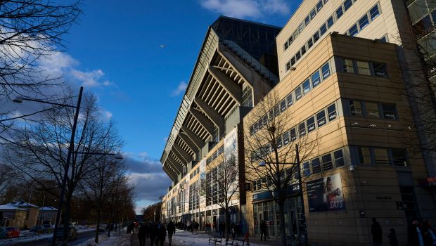 Parkens C-tribune set fra Øster Alle