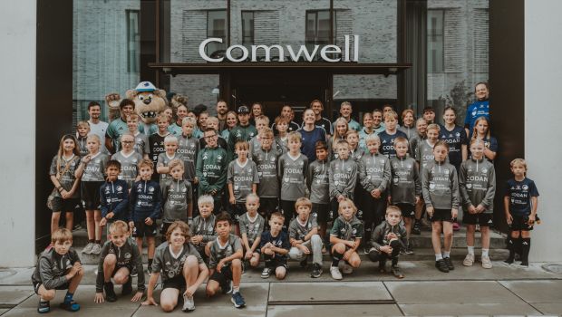Den årlige fodboldskole Hjertebold foran Comwell Copenhagen Portside.