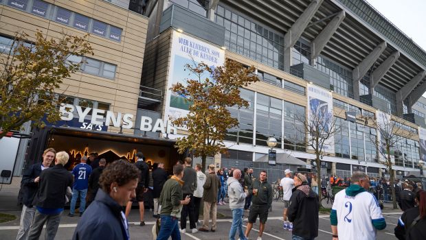F.C. København-fans udenfor Parken