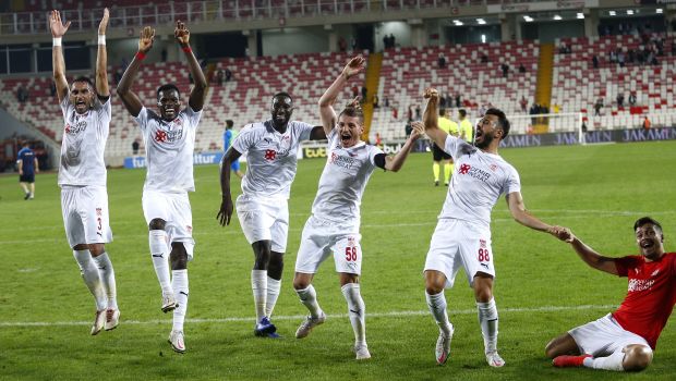 Sivasspor-spillerne jubler efter sejren over Dinamo Batumi