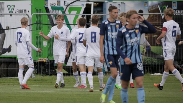 U19 fejrer en scoring mod Djurgården