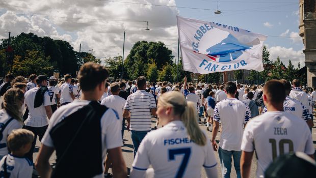 Fans på vej til Parken