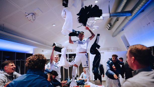 Jubel i omklædningsrummet efter Derby-sejren i Brøndby