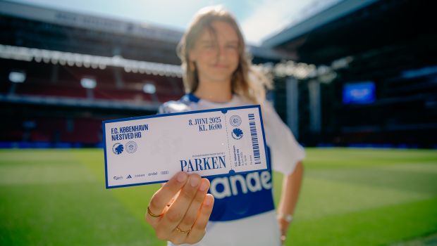Billet til F.C. Københavns kvindeholds første kamp i Parken