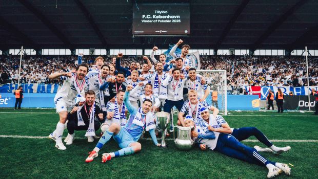 Spillerne fejrer pokaltriumfen
