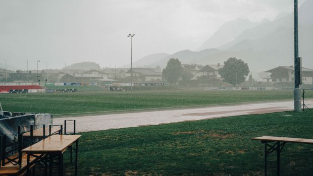 Styrtregn over Koasastadion i St. Johanna