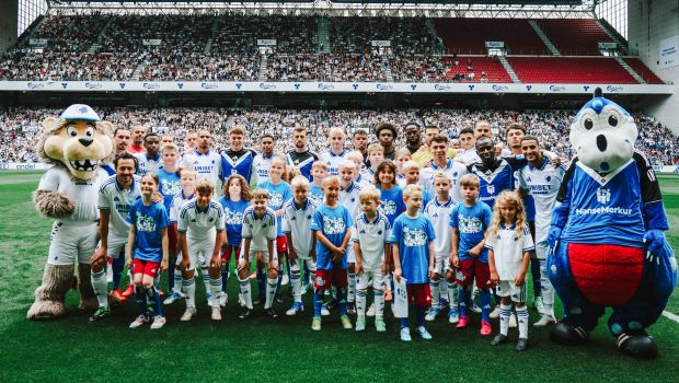 Holdfoto med F.C. København, Hamburger SV og indmarchbørn