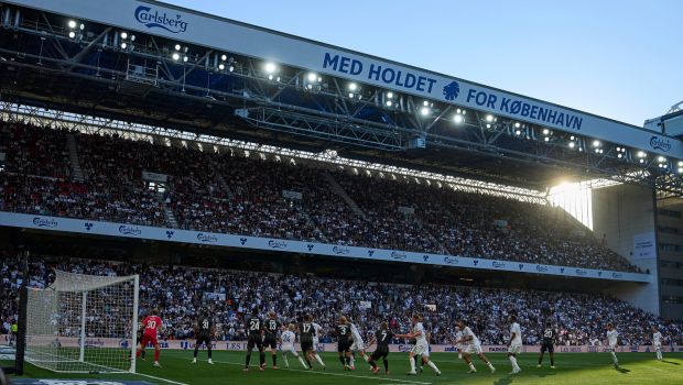 View over Parken med C-tribunen i baggrunden
