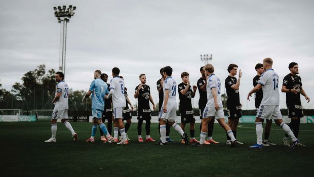 Spillerne går på banen på Marbella Football Center