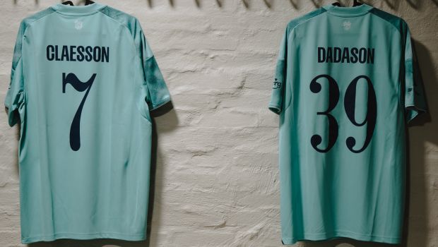 F.C. København-trøjer i omklædningsrummet