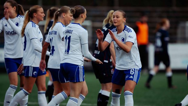 Ida Skovbo jubler med holdkammeraterne