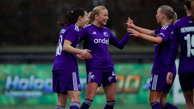 Asii Berthelsen og Frederikke Benfeldt jubler over et mål mod Østerbro IF.