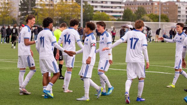 U17-holdet jubler efter en scoring