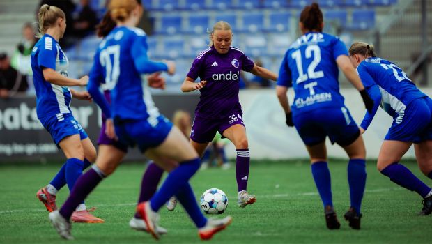 Emila Óskarsdóttir scorer til 1-0.