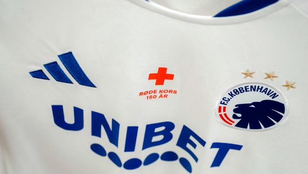F.C. København-trøje med Røde Kors-logo