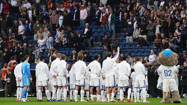 F.C. København-spillerne foran A-tribunen