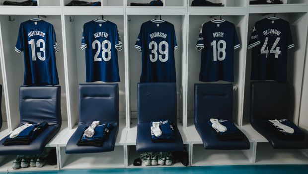 F.C. København-trøjer i omklædningsrummet