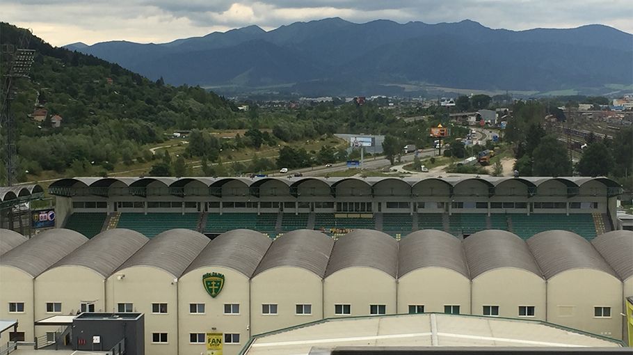 Udsigt fra hotellet til Zilinas stadion