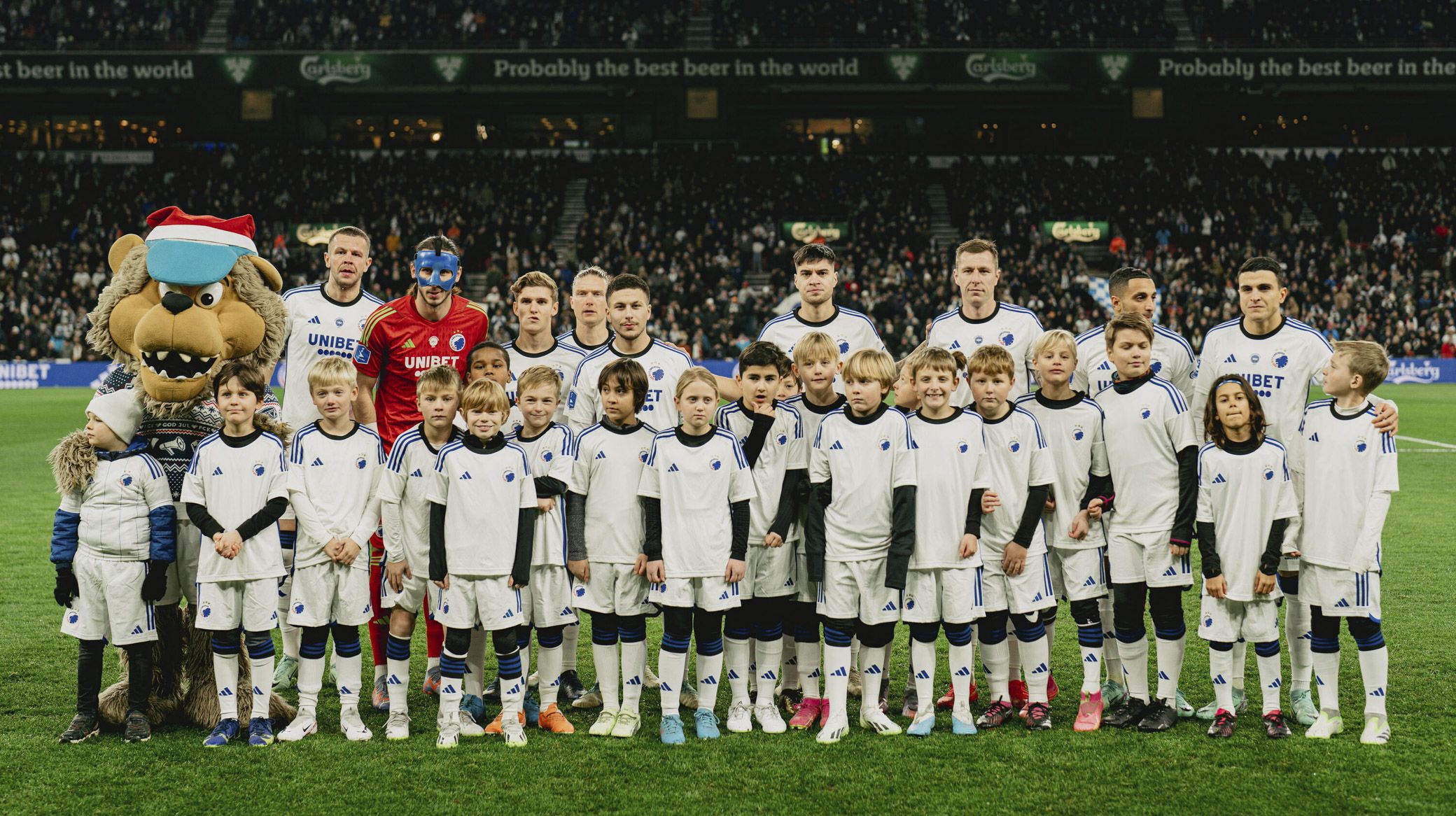 Holdfoto med indmarchbørn fra Klub Leo