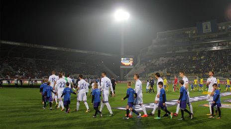 Indmarch på Andruv Stadion