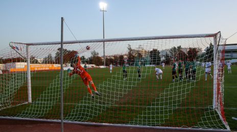 Ísak Bergmann Jóhannesson scorer direkte på frispark