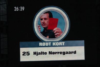 Rødt kort til Hjalte Nørregaard
