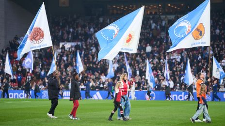 Blue And White Banner Day i Parken