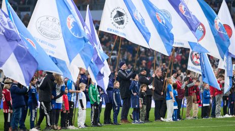 Blue And White Banner Day i Parken
