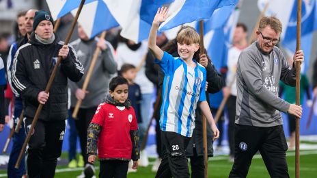 Blue And White Banner Day i Parken