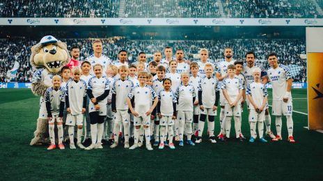 Holdfoto med indmarchbørn fra Klub Leo
