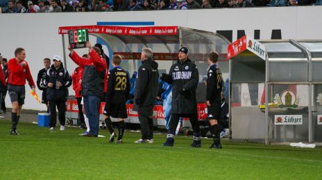 Mads Laudrup og Jacob Neestrup gør klar til indskiftning