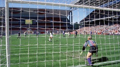 Lars Højer scorer på straffespark