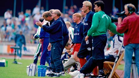 FCK-bænken med bl.a. klublæge Jørgen Scheel, Martin Johansen og reservekeeper Karim Zaza