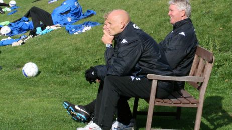 Ståle Solbakken, Johan Lange og Per Wind på trænerbænken